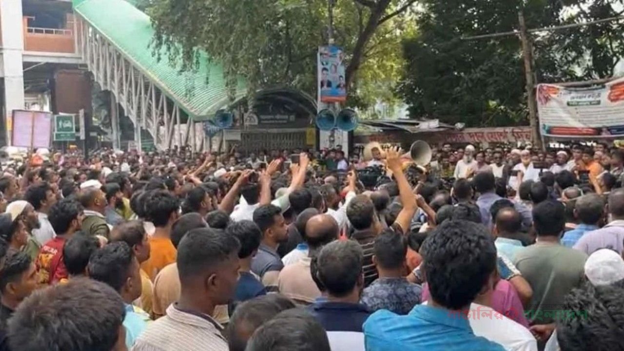 বিদ্যুৎসংযোগ বিচ্ছিন্নের প্রতিবাদে ঢাকায় সড়ক অবরোধ অটোরিকশাচালকদের
