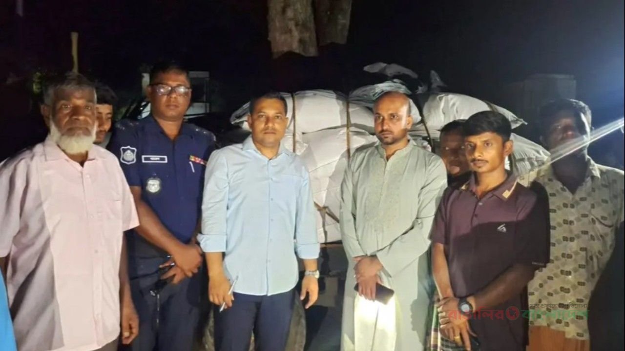 নওগাঁয় ১২০ বস্তা সার পাচারের চেষ্টা, জব্দ করল প্রশাসন