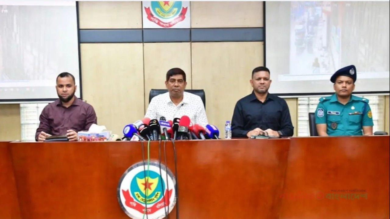 মাদক অভিযানে পিস্তল হাতে ইশরাক, আইনের ব্যত্যয় হলে ‘ব্যবস্থা নেবে পুলিশ’
