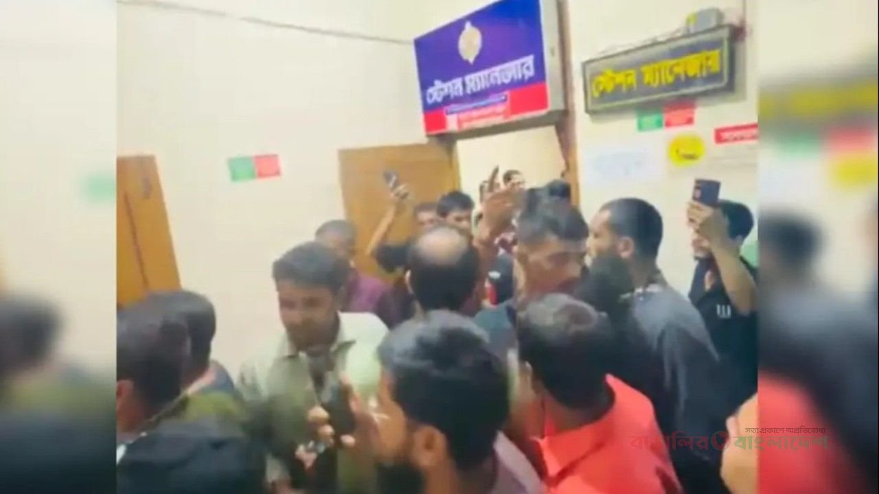 ৩ ঘণ্টা দেরিতে ছাড়ল ট্রেন, চট্টগ্রাম স্টেশনে যাত্রীদের বিক্ষোভ