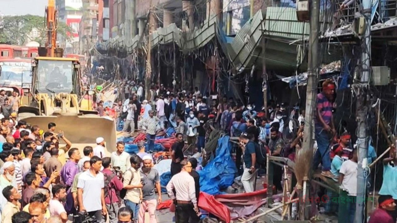 রাজধানীতে ফুটপাত দখলমুক্ত করতে ডিএসসিসির উচ্ছেদ অভিযান