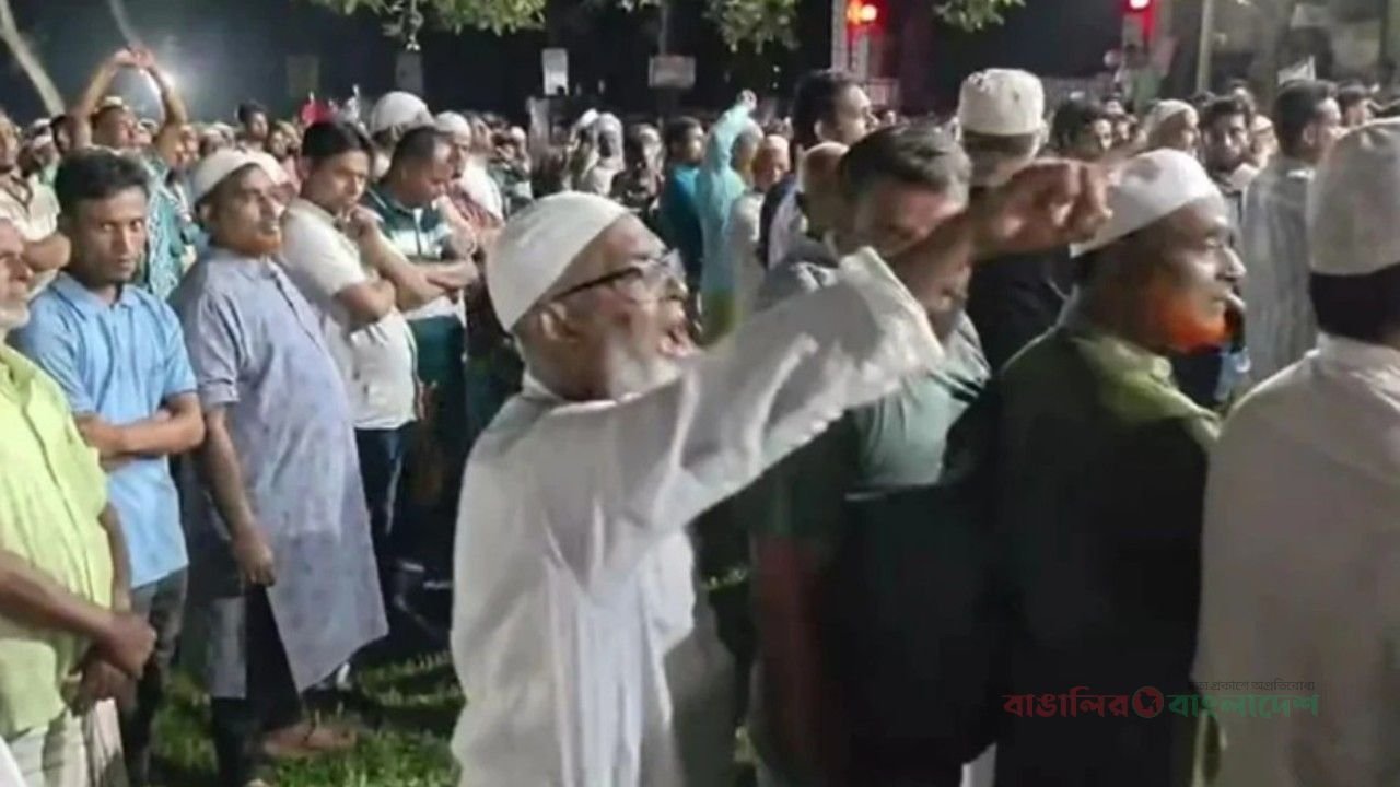 শাকিলের জানাজায় বক্তব্যের সময় এমপির উদ্দেশে ভুয়া ভুয়া স্লোগান