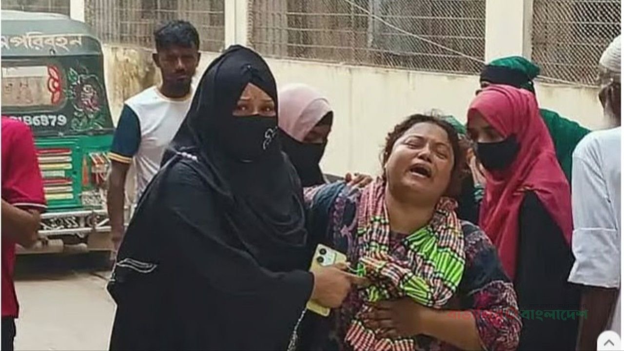 ‘বাবার দুই হাত চেপে ধরেন দুজন, আরেকজন বুকে গুলি করেন’